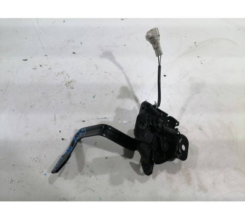 Замок капота