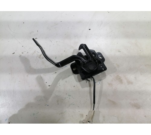 Замок капота