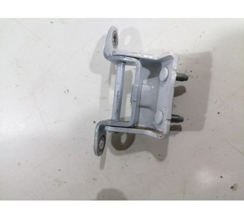 Петля двери задняя правая верхняя