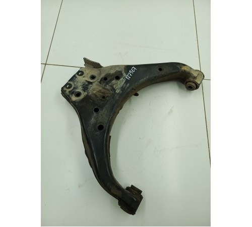 Рычаг подвески передний правый нижний