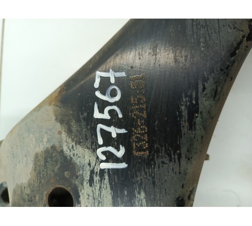 Рычаг подвески передний правый нижний