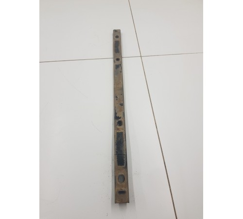 Поперечное крепление топливного бака