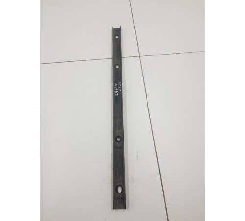 Поперечное крепление топливного бака