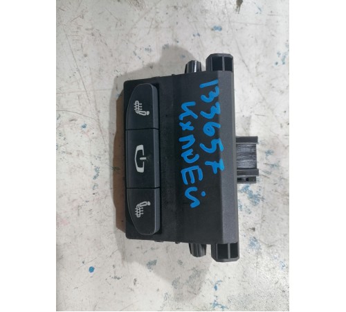 Кнопка обогрева сидений