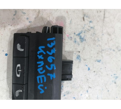 Кнопка обогрева сидений