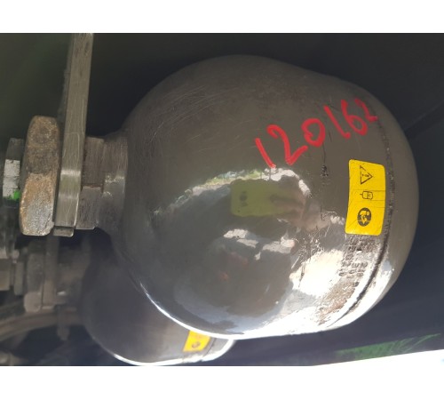 Воздушный ресивер гидравлической системы с клапаном