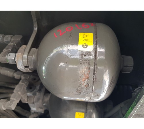 Воздушный ресивер гидравлической системы с клапаном