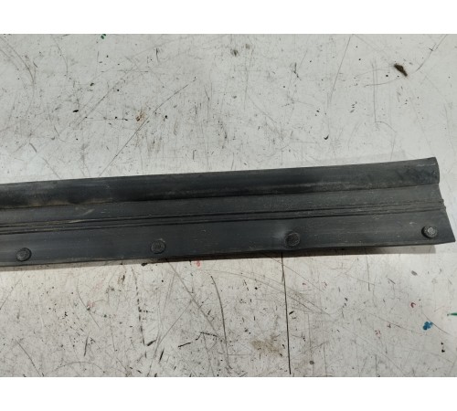 Уплотнитель двери задний правый