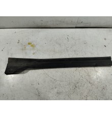 Уплотнитель двери задний правый