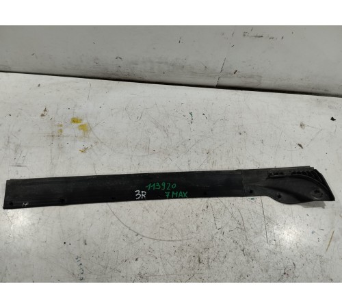 Уплотнитель двери задний правый