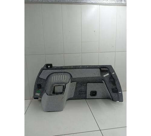 Обшивка багажника правая