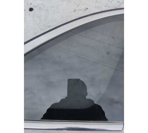 Глухое стекло заднее правое