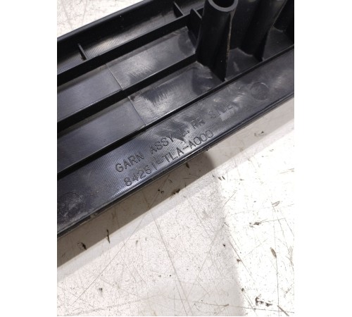 Обшивка (накладка) стойки передняя левая