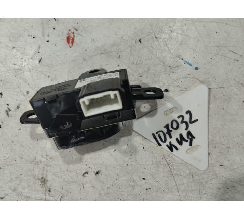 Кнопка памяти сиденья передняя левая