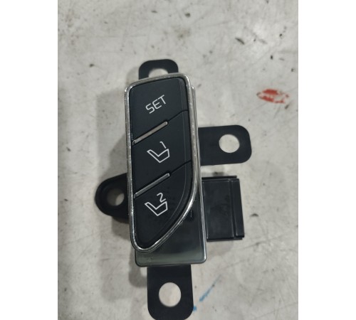 Кнопка памяти сиденья передняя левая