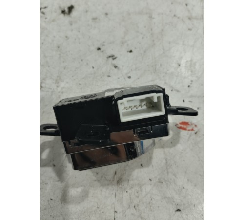 Кнопка памяти сиденья передняя левая