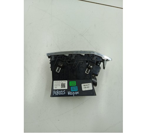 Воздушный дефлектор передний правый