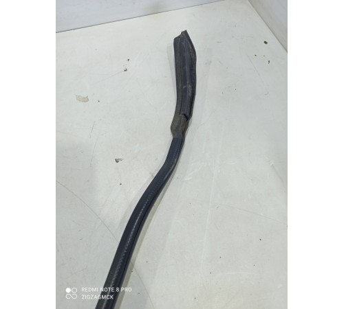 Уплотнитель двери(задний правый)