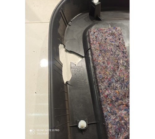 Обшивка крышки багажника