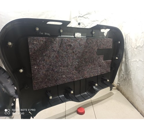 Обшивка крышки багажника