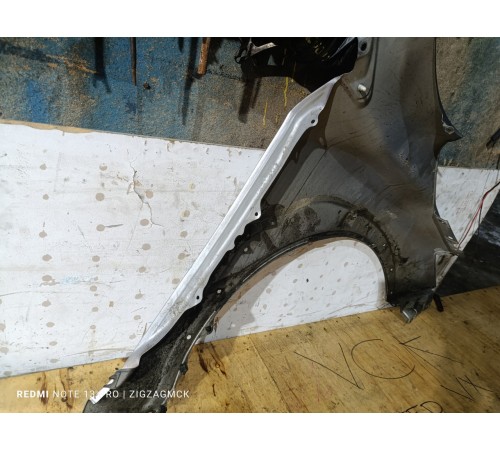 Крыло переднее левое