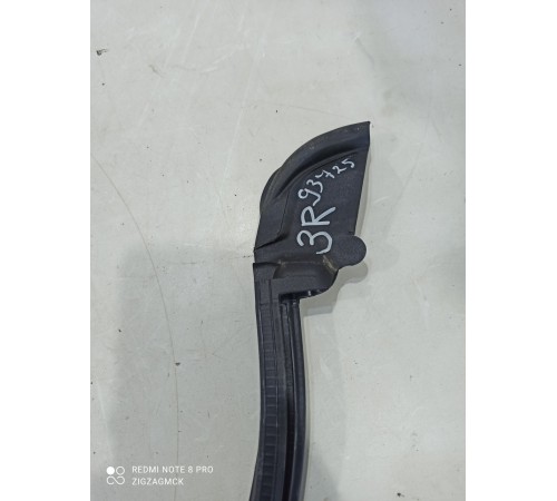 Уплотнитель стекла двери (задний правый)