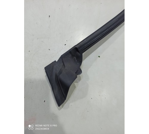 Уплотнитель стекла двери (задний правый)