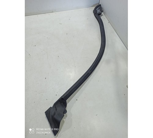 Уплотнитель стекла двери (задний правый)