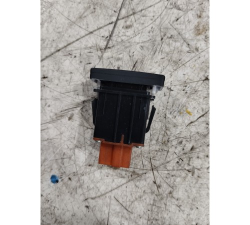 Кнопка закрывания багажника