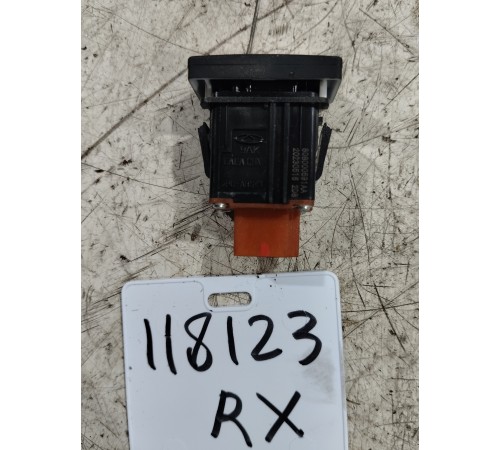 Кнопка закрывания багажника