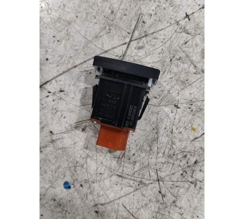 Кнопка закрывания багажника