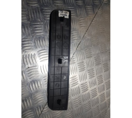 Накладка на порог салона задн. лев.