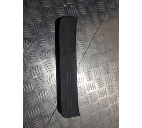 Накладка на порог салона задн. лев.