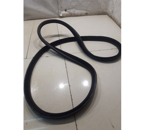 Уплотнитель двери (задний, правый)