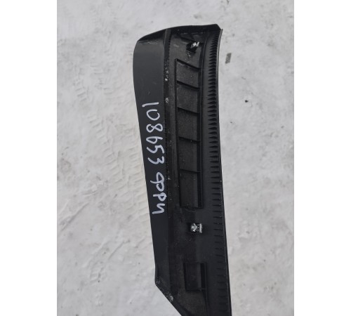 Накладка жабо (планка под лобовое стекло)