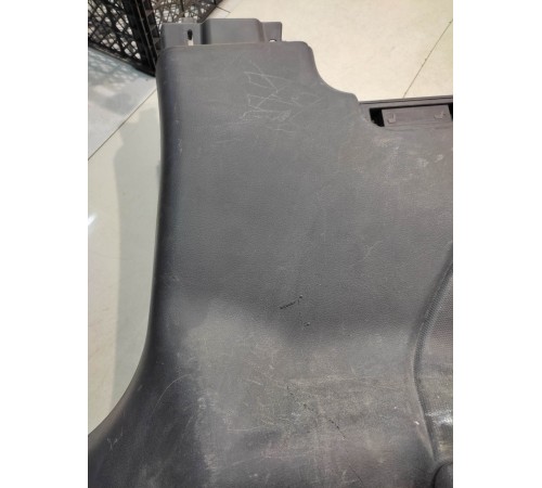 Обшивка багажника (правая)