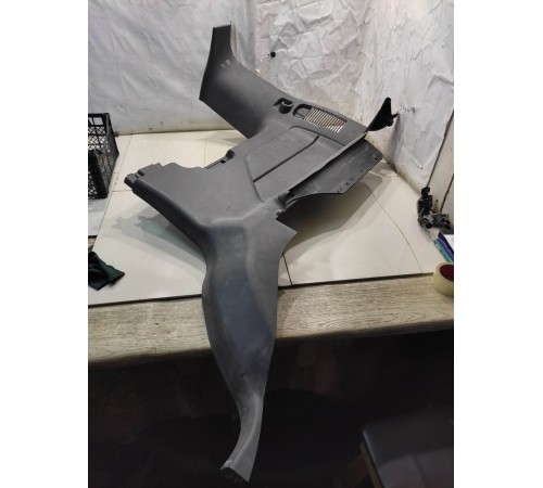 Обшивка багажника (правая)