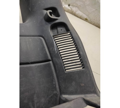 Обшивка багажника (правая)