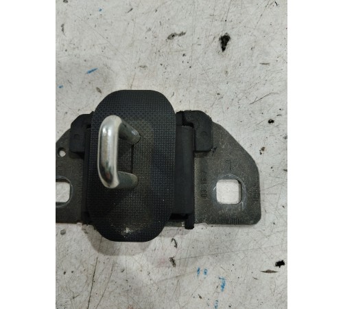 Ответная часть замка багажника