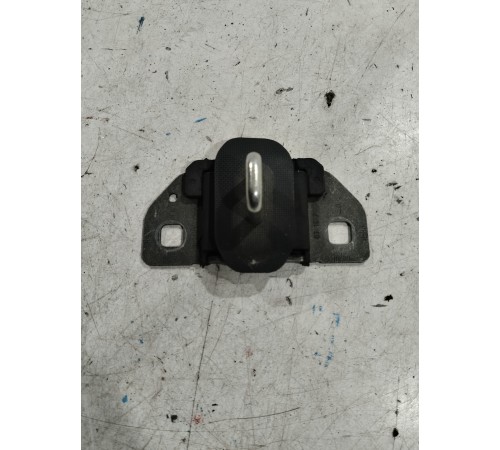 Ответная часть замка багажника