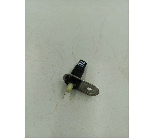 Концевой выключатель двери передний левый