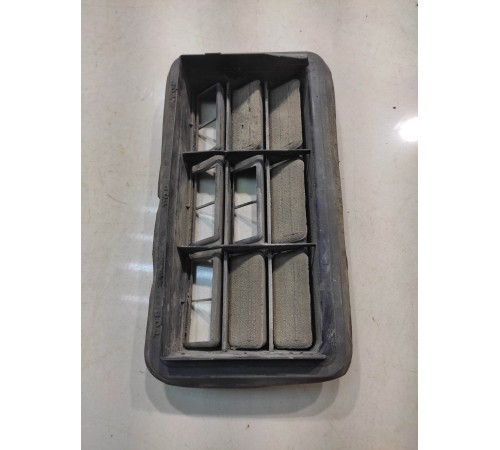 Вентиляционная решётка (задняя, левая)