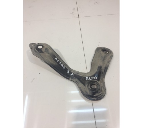 Задняя левая лямка переднего подрамника