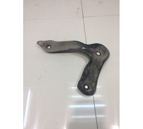 Задняя левая лямка переднего подрамника