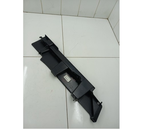 Дефлектор радиатора левый