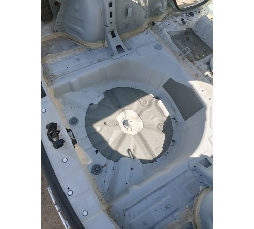 Пол багажника