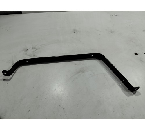 Крепление топливного бака