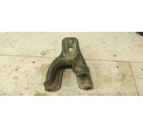 Опора двигателя левая