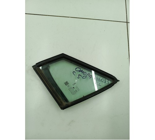 Форточка двери передняя левая