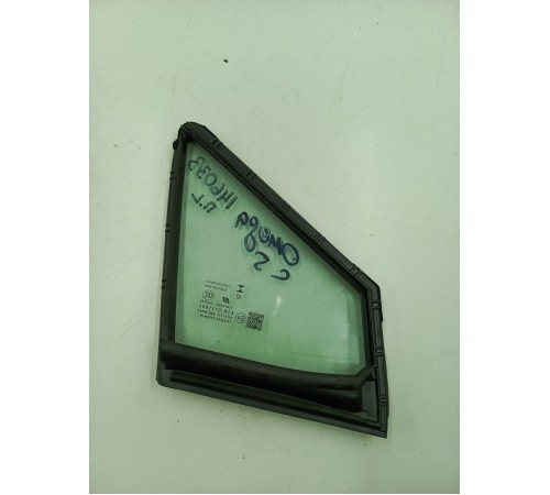 Форточка двери передняя левая